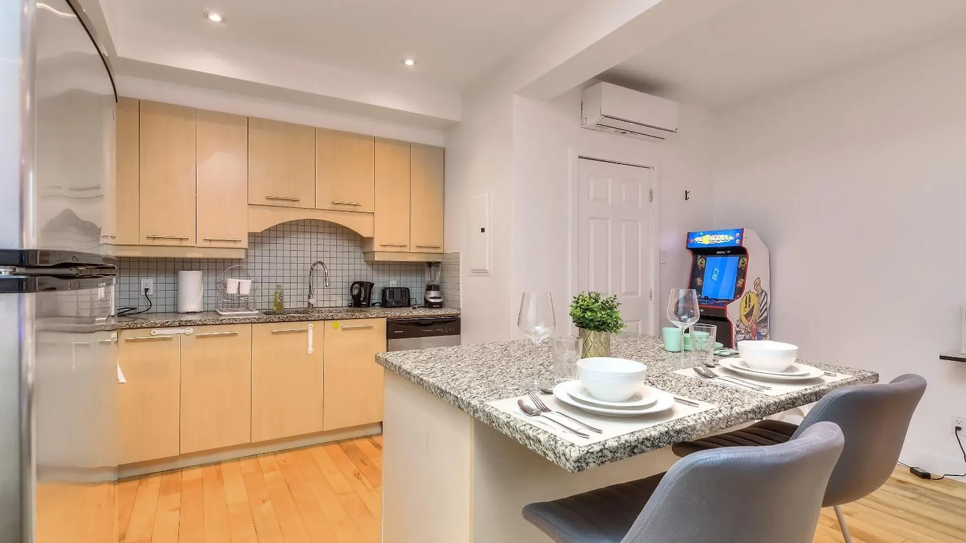 Take A Break In A Modern Loft On The Plateau Walk Score 99 Montreal Canada