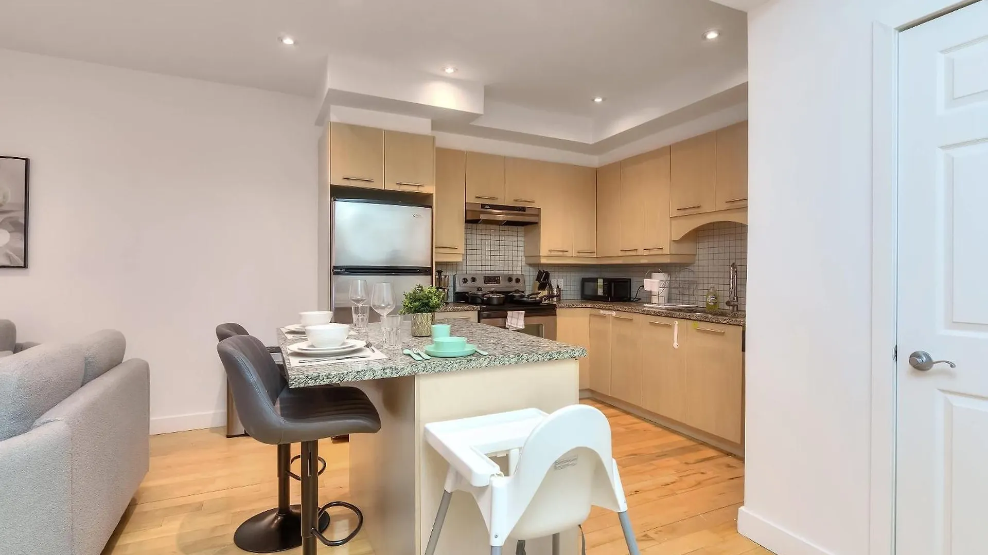 Take A Break In A Modern Loft On The Plateau Walk Score 99 Montreal