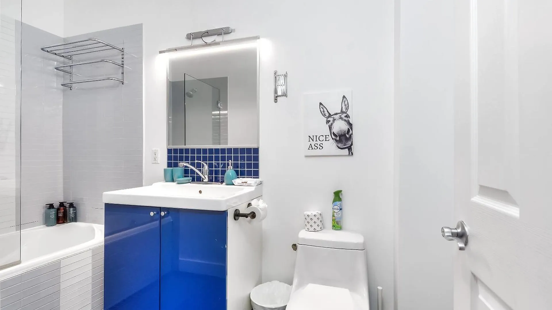 Take A Break In A Modern Loft On The Plateau Walk Score 99 Montreal Apartment